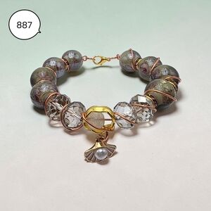 Merino Glass Beaded Bracelet with Gold Shell Charm